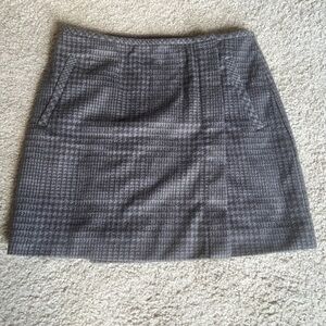 Banana Republic Wool-Blend Houndstooth Mini Skirt – NWT – Size 2 (fits like 6)